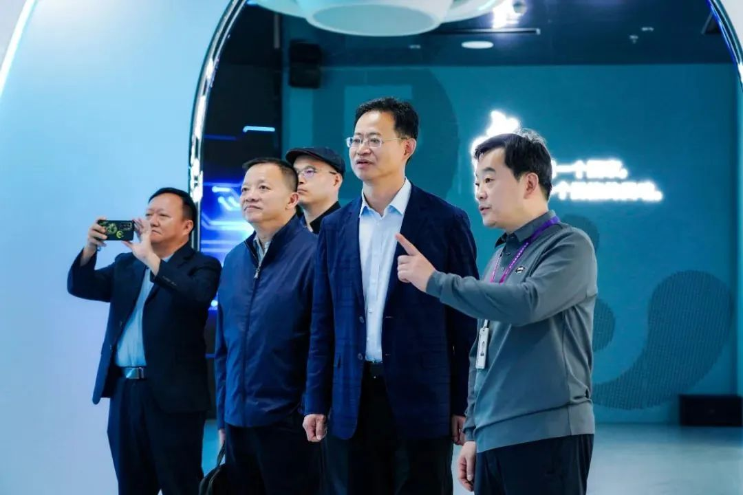 2024120602 国家广电总局发展研究中心一行赴新葡萄励丰文化调研指导