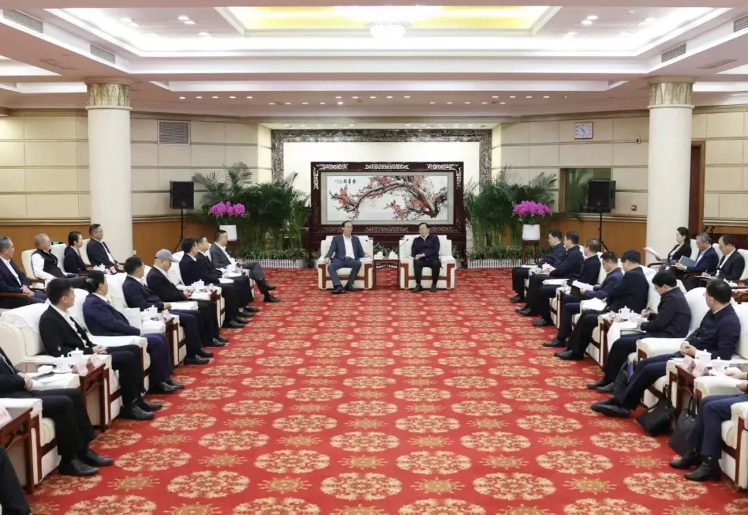 新葡萄集团董事长李军受邀出席华中科技大学第十六届企业家论坛，并发表演讲