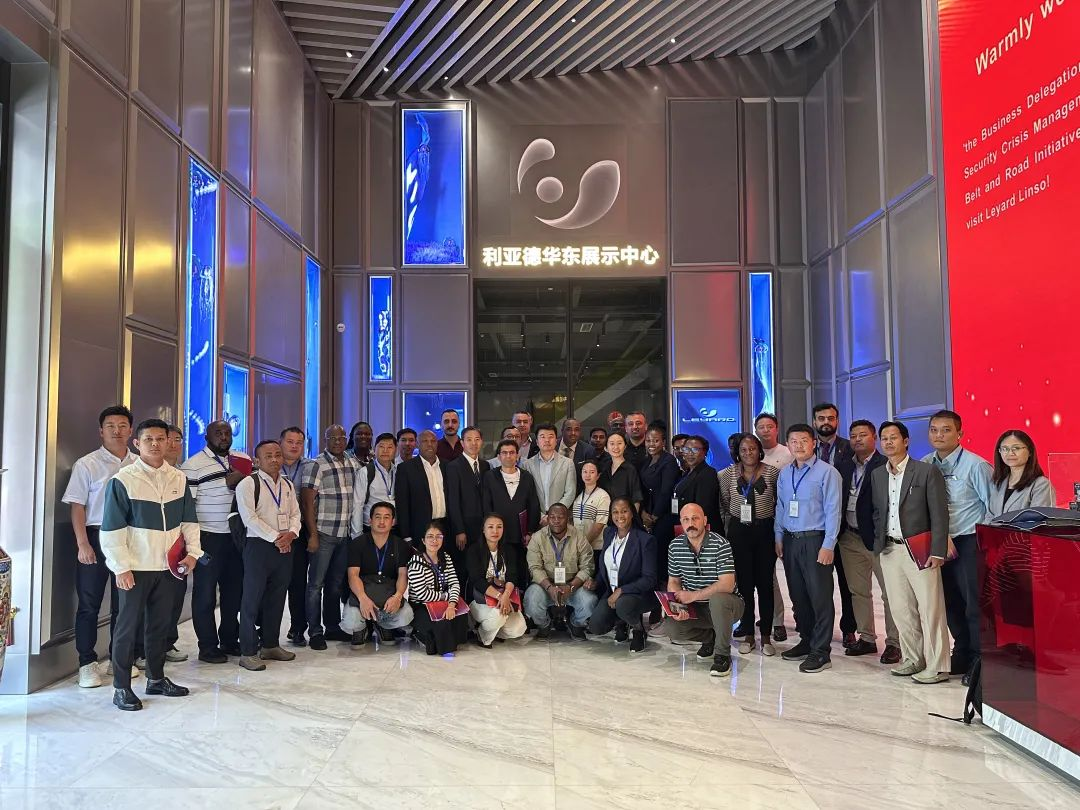 “一带一路”八国航空安保与危机管理商务考察团到访新葡萄·蓝硕，共探国际合作新机遇